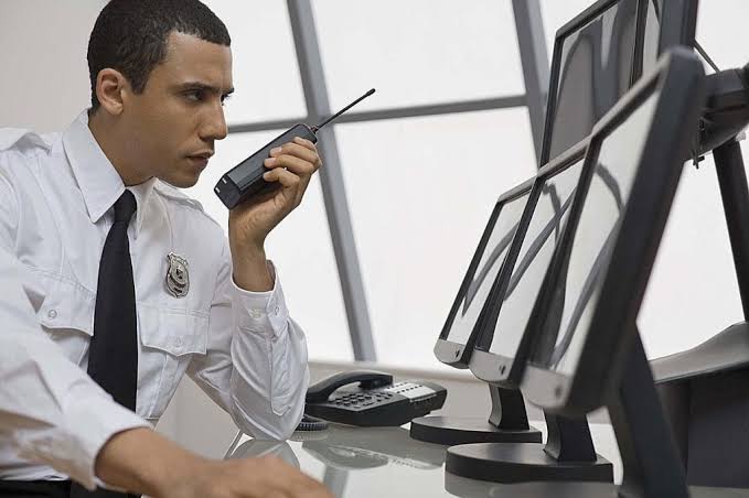 Agente de Seguridad Privada con Carnet INDECI